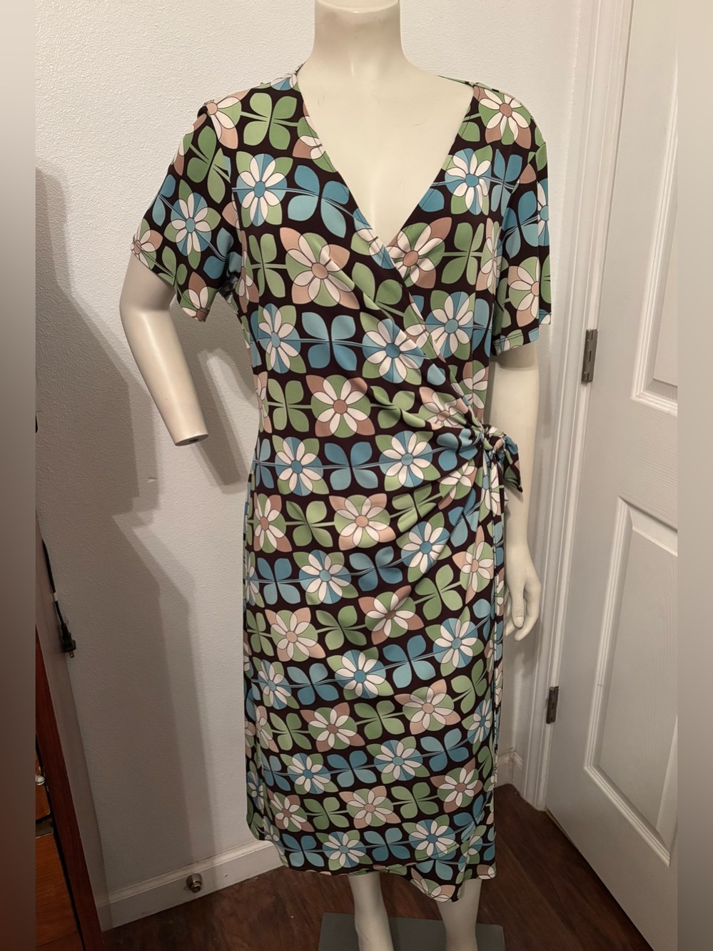 Dressbarn  Retro Floral Geo Midi wrap Dress 16